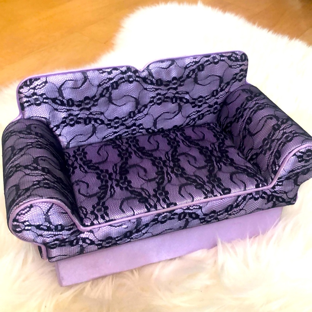 Jewellery box with sofa design